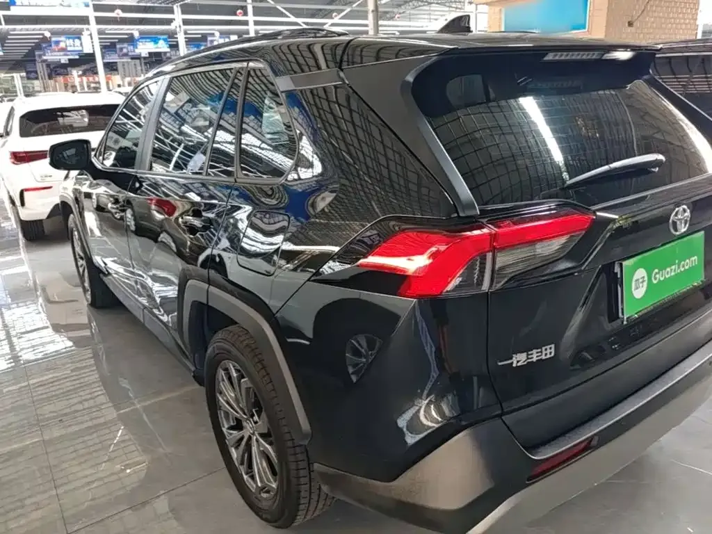 Toyota RAV4 — фото 6