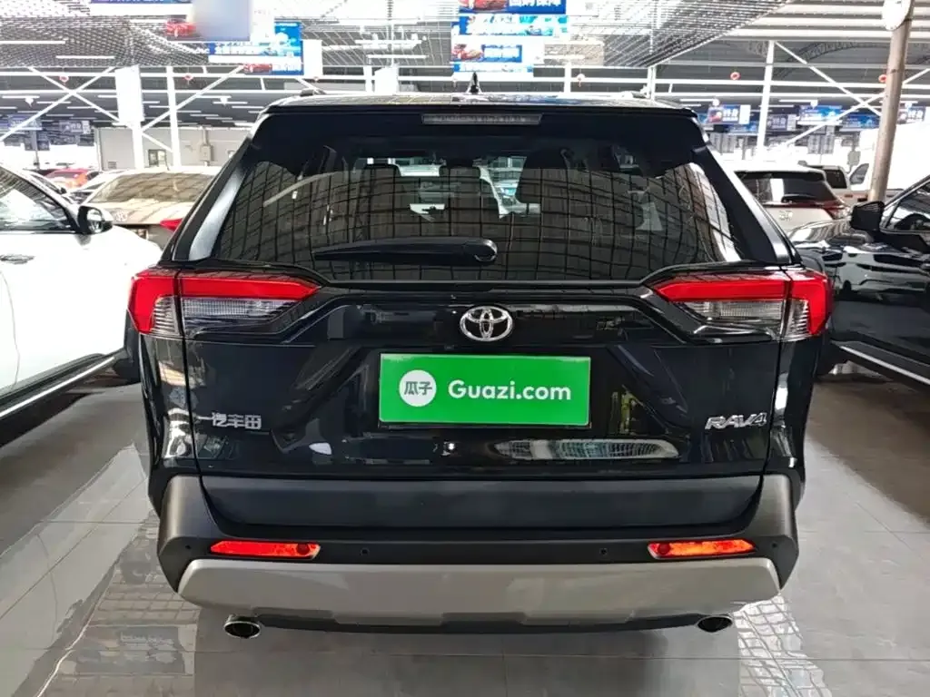 Toyota RAV4 — фото 7