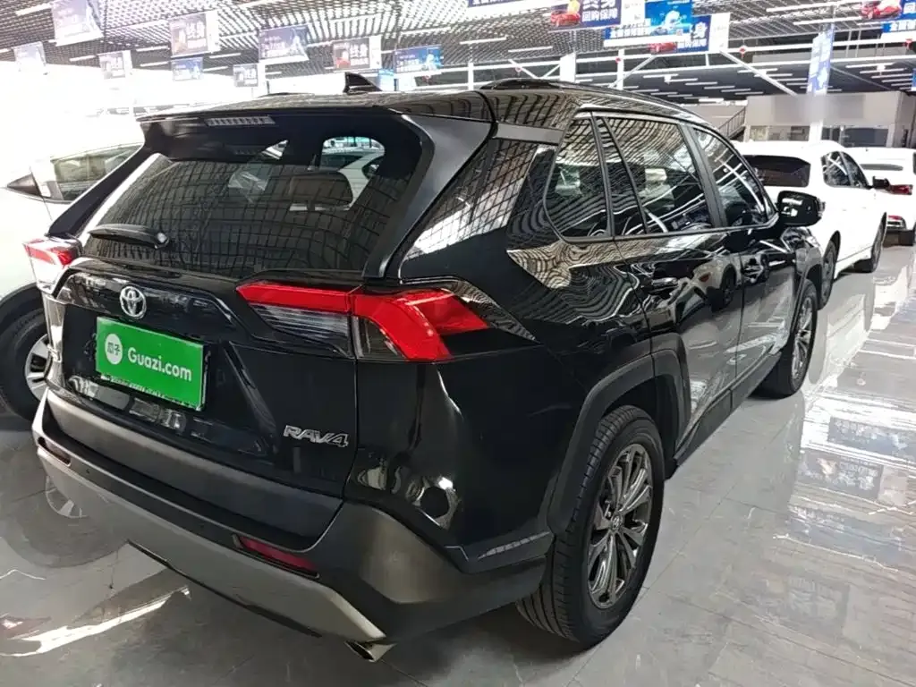 Toyota RAV4 — фото 8