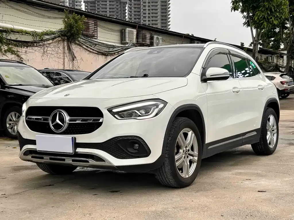 Mercedes-Benz GLA — фото 1