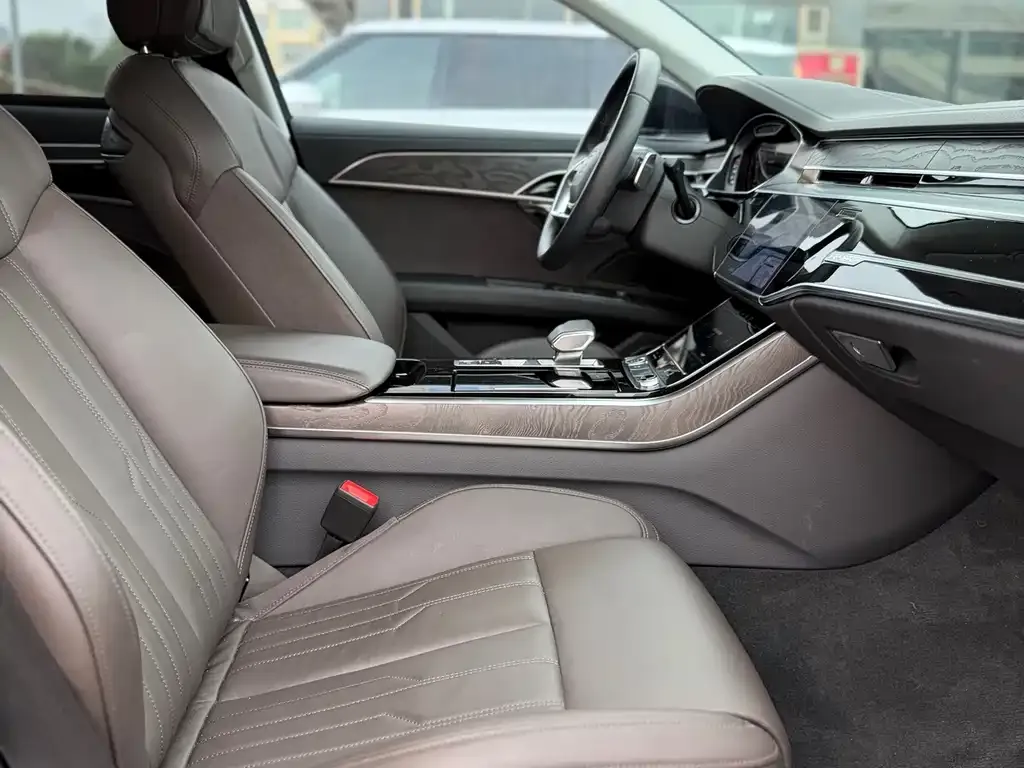 Audi A8 — фото 3