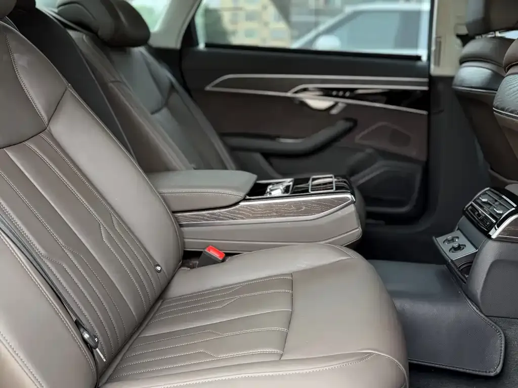 Audi A8 — фото 4