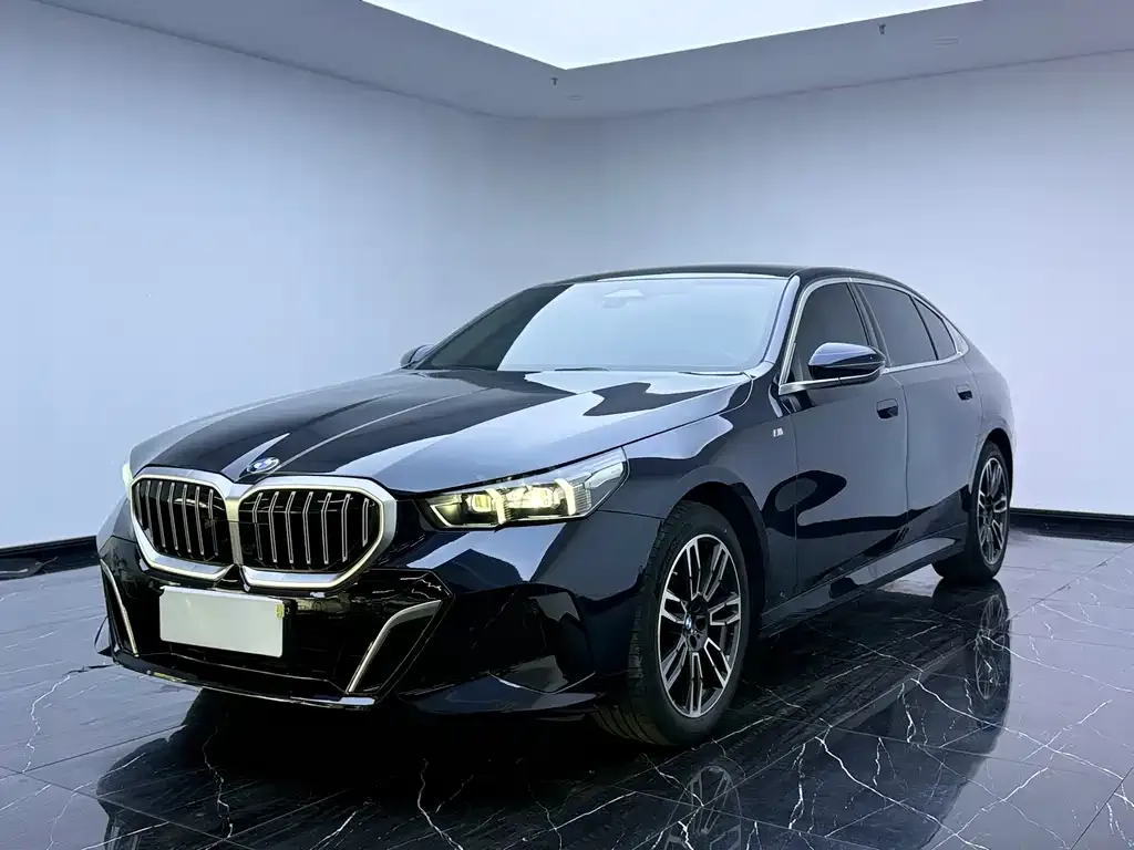 BMW 5 Series — фото 1