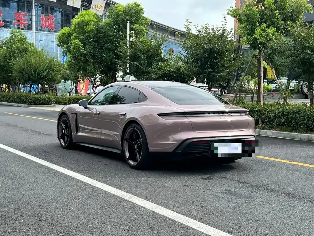 Porsche Taycan — фото 5