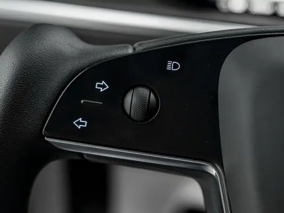 Tesla Model X — фото 4