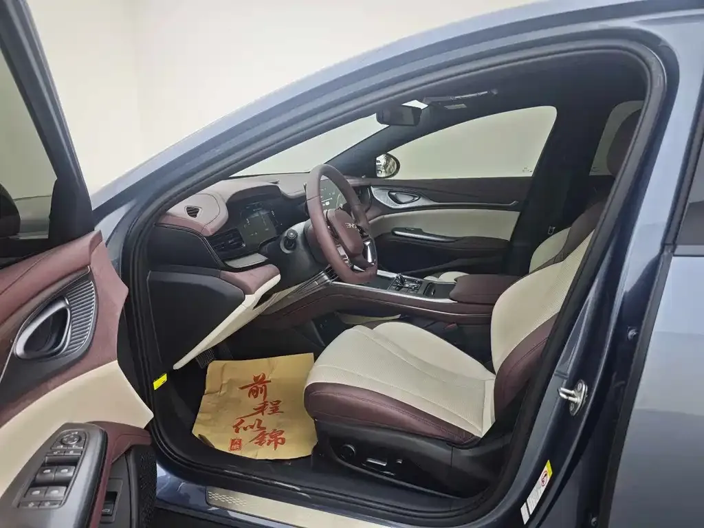 BYD Seal — фото 3
