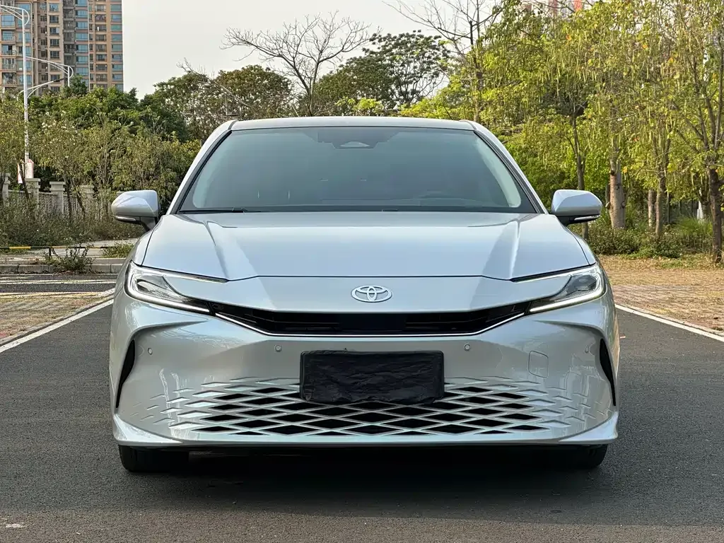 Toyota Camry — фото 4