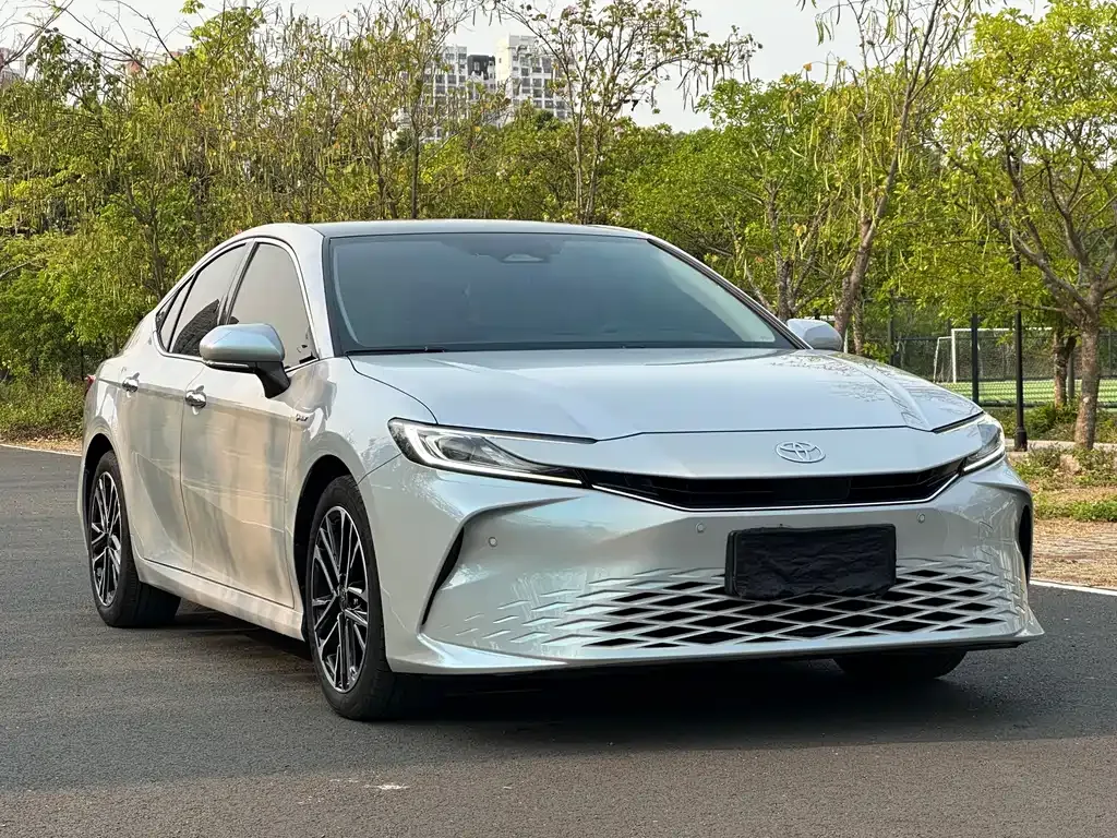 Toyota Camry — фото 10