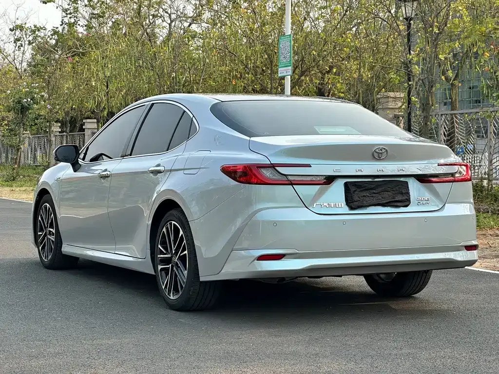 Toyota Camry — фото 9