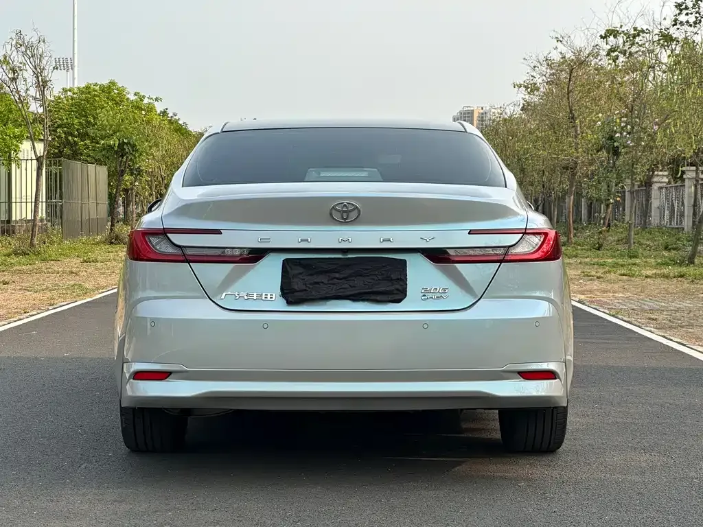 Toyota Camry — фото 6