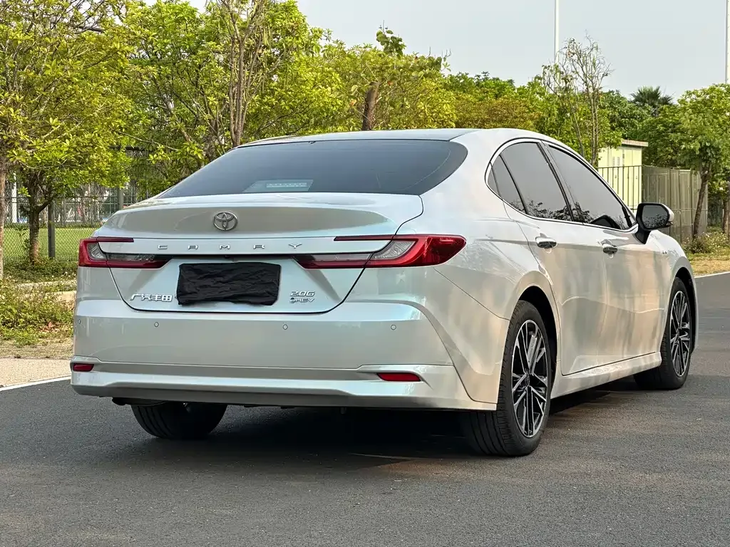Toyota Camry — фото 3
