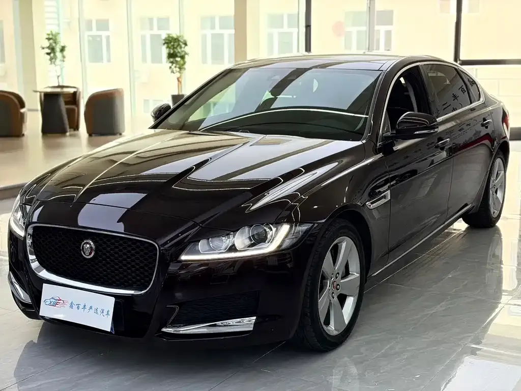 Jaguar XFL — фото 1