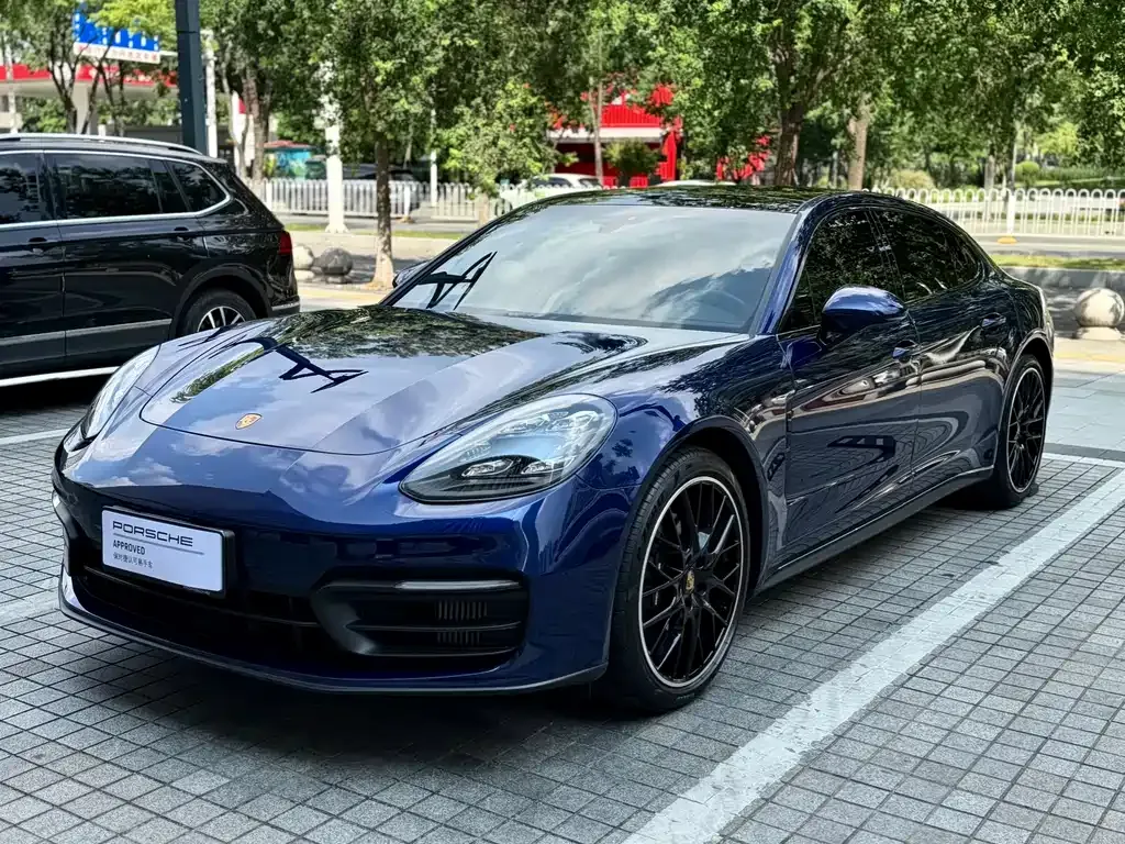 Porsche Panamera — фото 1