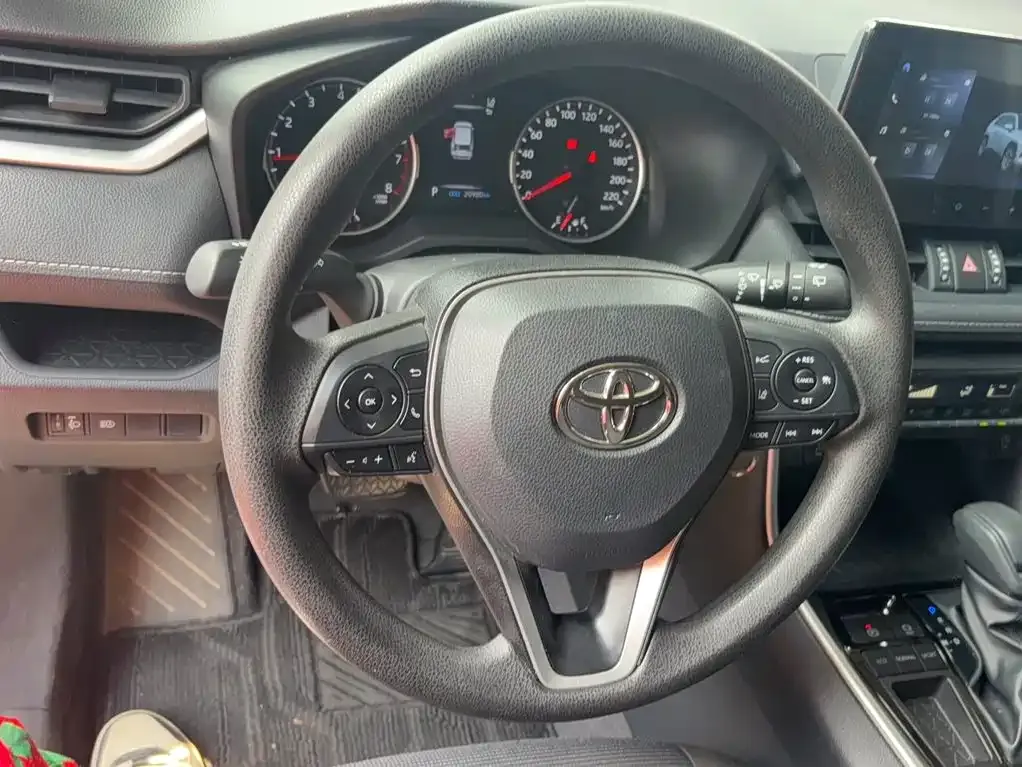 Toyota RAV4 — фото 6