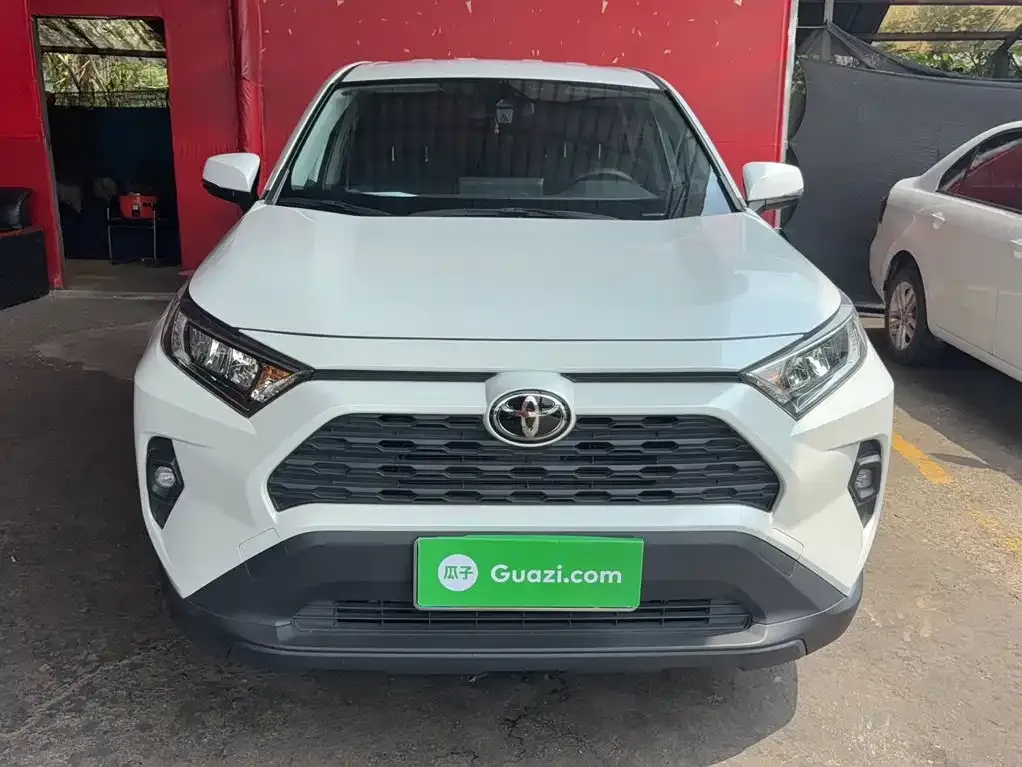 Toyota RAV4 — фото 4