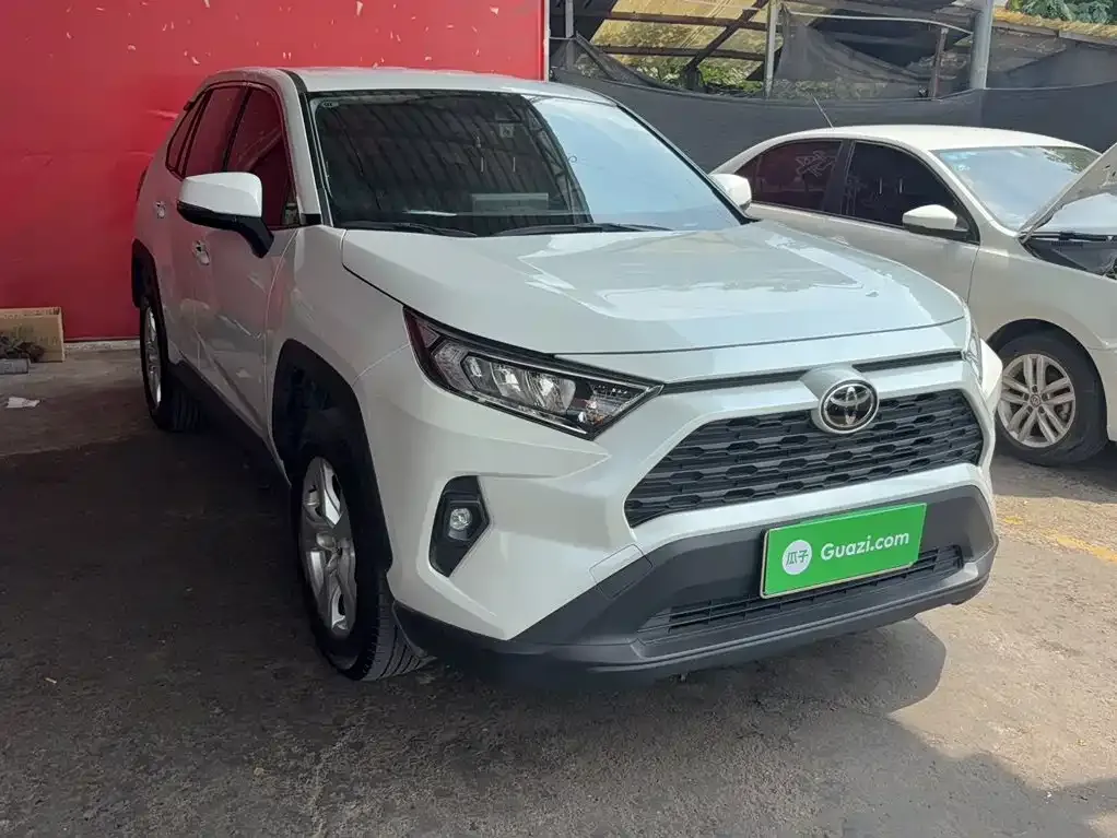 Toyota RAV4 — фото 2