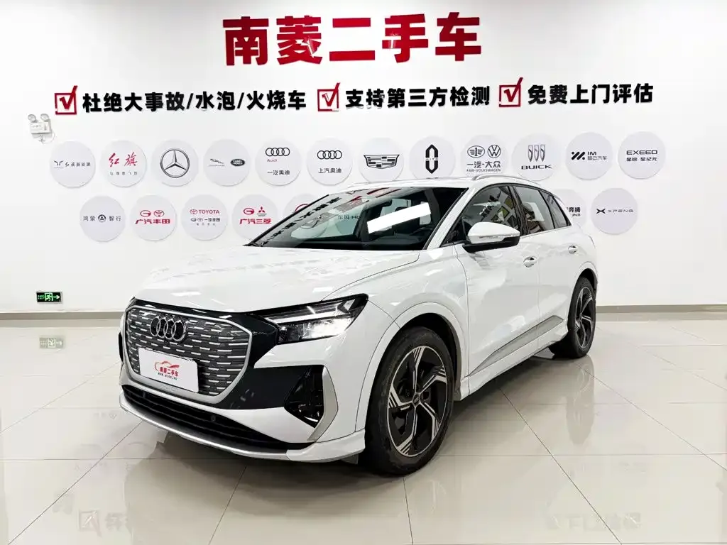 Audi Q4 e-tron — фото 1
