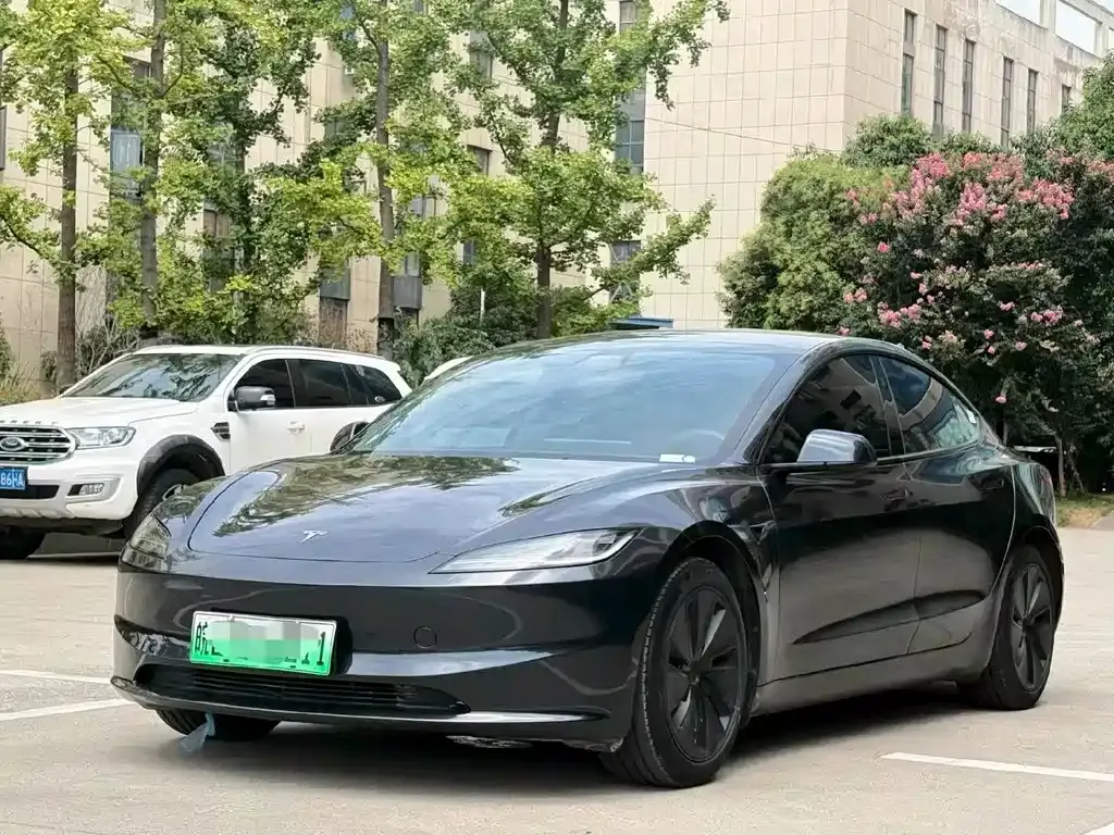 Tesla Model 3 — фото 1