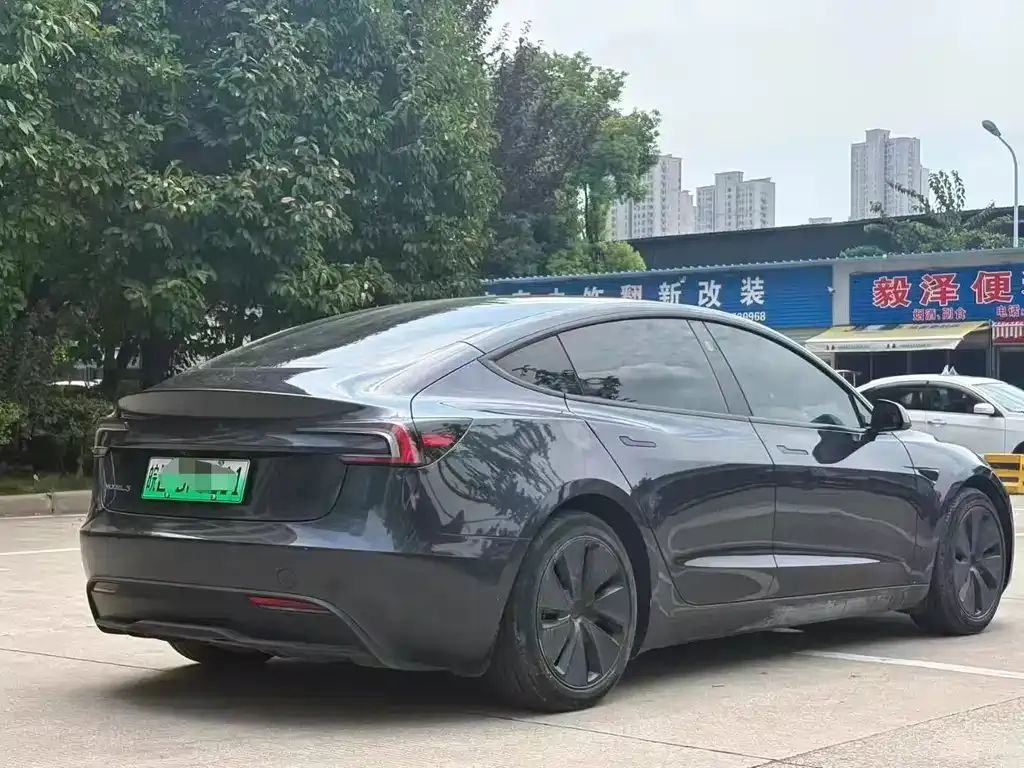 Tesla Model 3 — фото 9