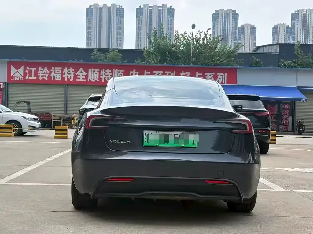 Tesla Model 3 — фото 2