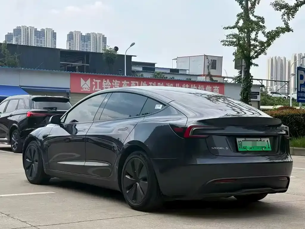 Tesla Model 3 — фото 7