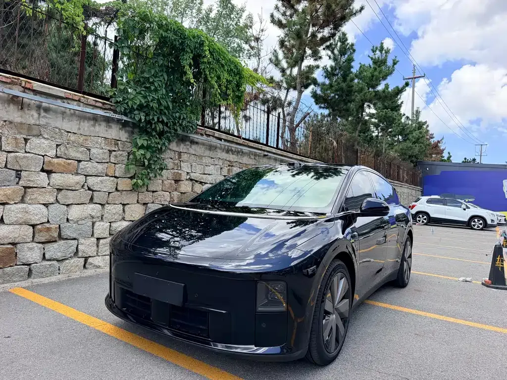 Li Auto i6 — фото 1