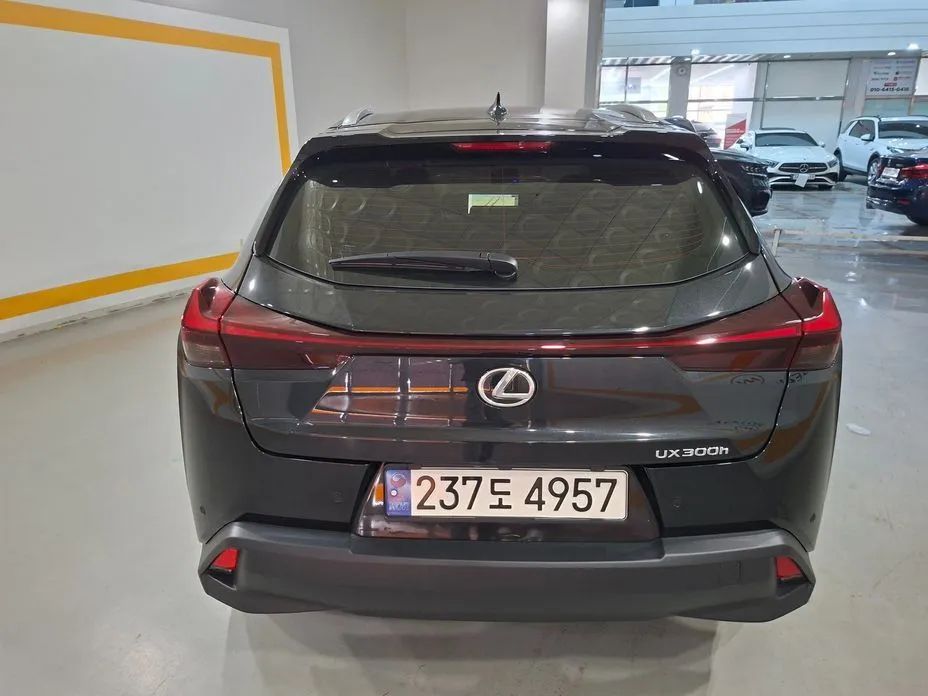 Lexus UX — фото 6