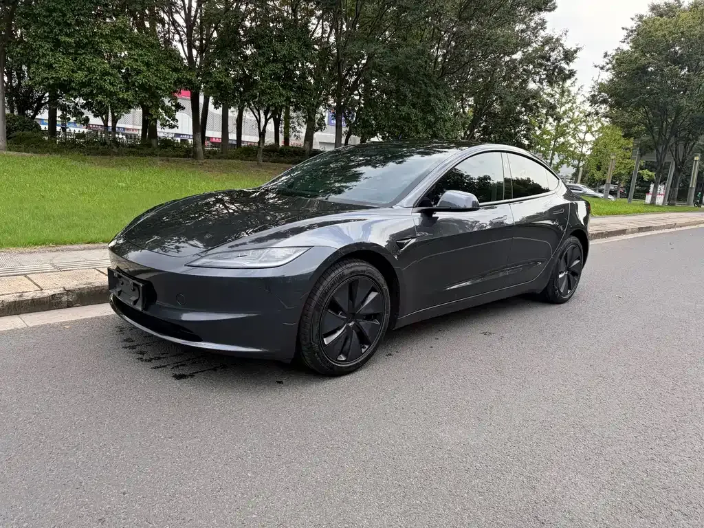 Tesla Model 3 — фото 1