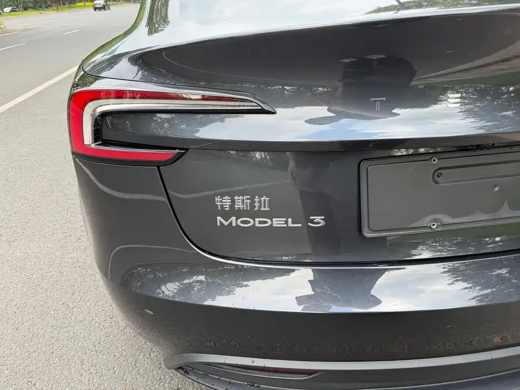 Tesla Model 3 — фото 10