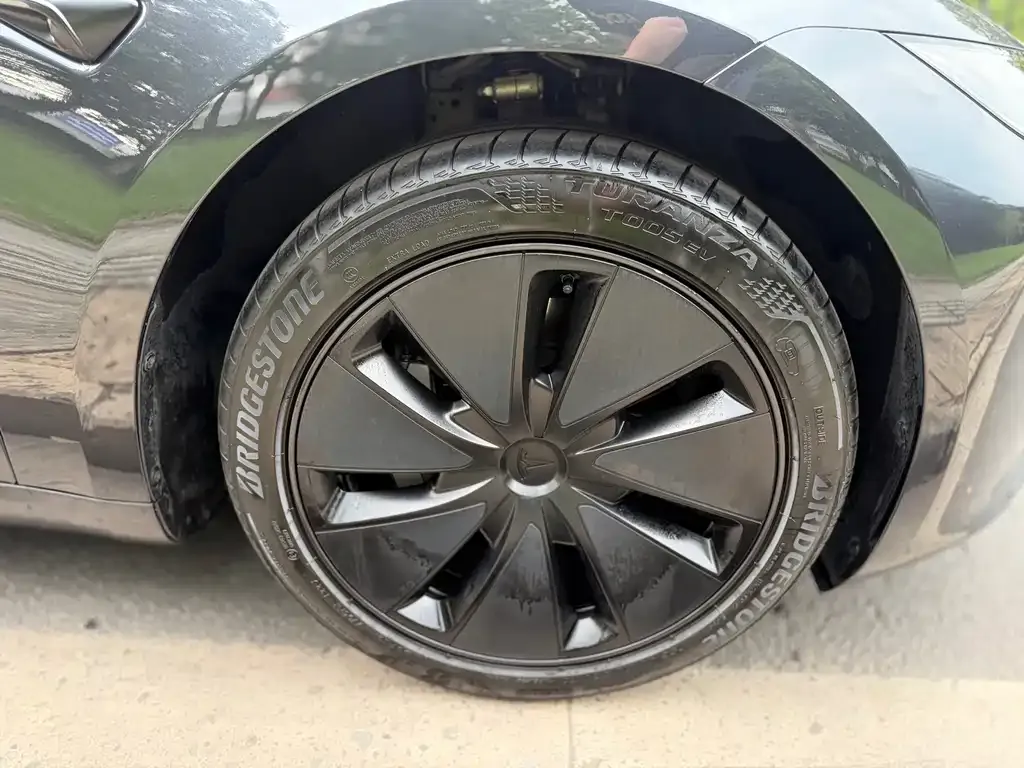 Tesla Model 3 — фото 5