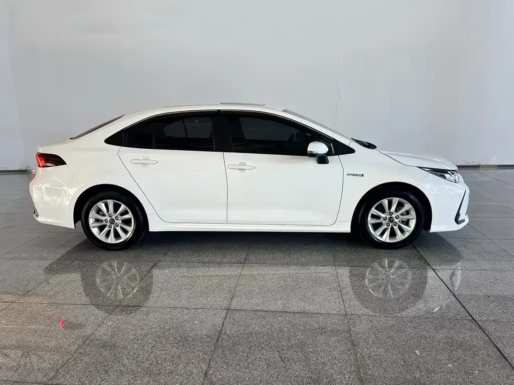 Toyota Corolla — фото 6