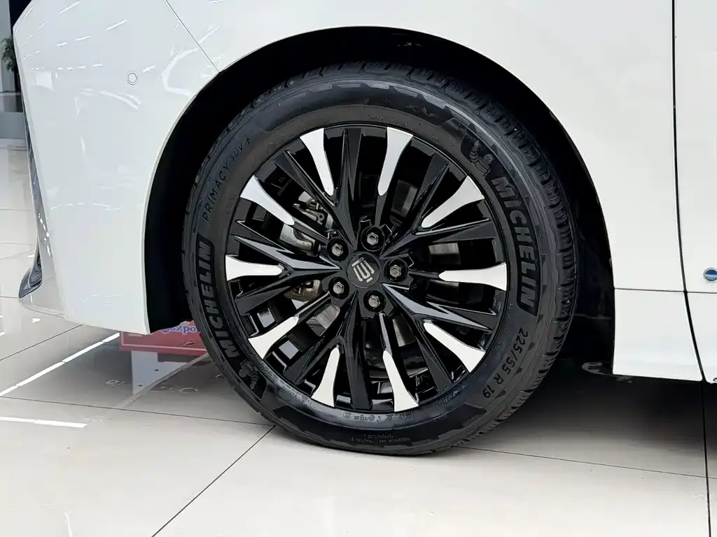 Toyota Vellfire — фото 3