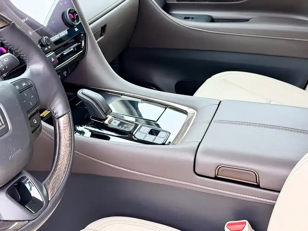 Toyota Vellfire — фото 5