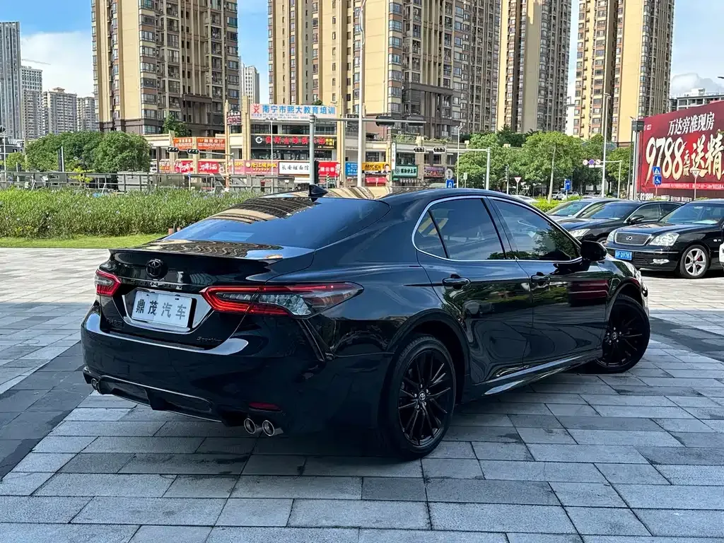 Toyota Camry — фото 9