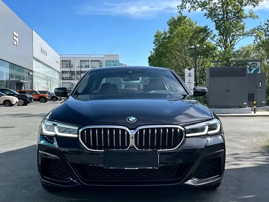 BMW 5 Series — фото 8