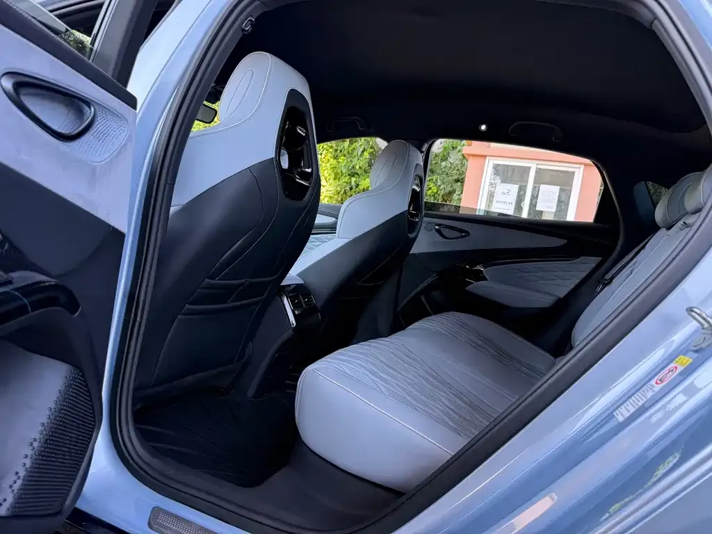 BYD Seal — фото 3