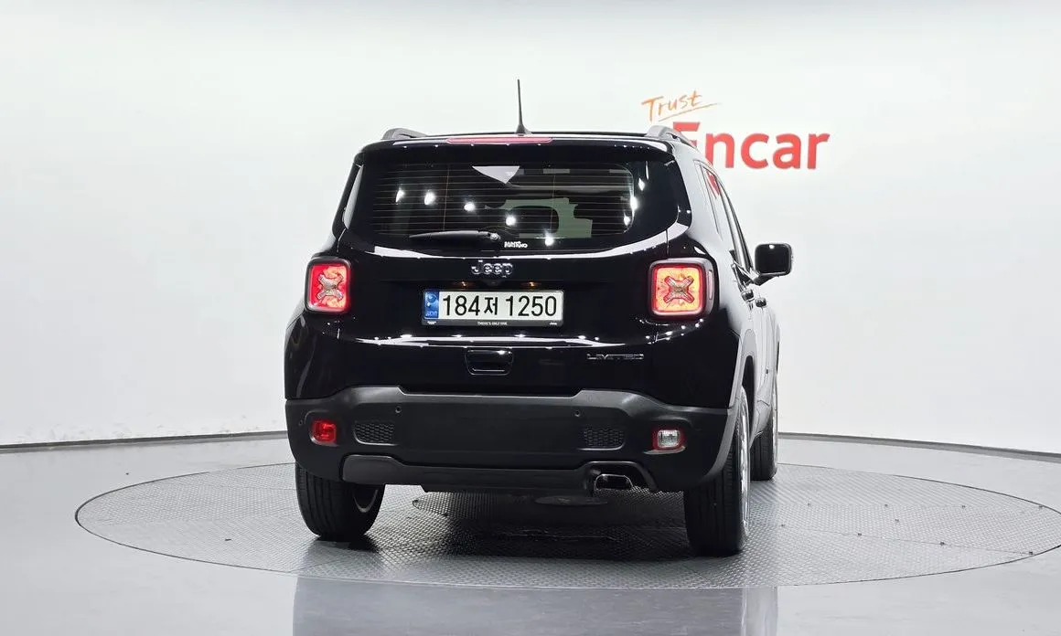 Jeep Renegade — фото 2