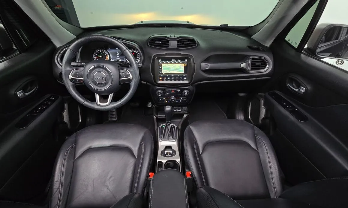 Jeep Renegade — фото 10