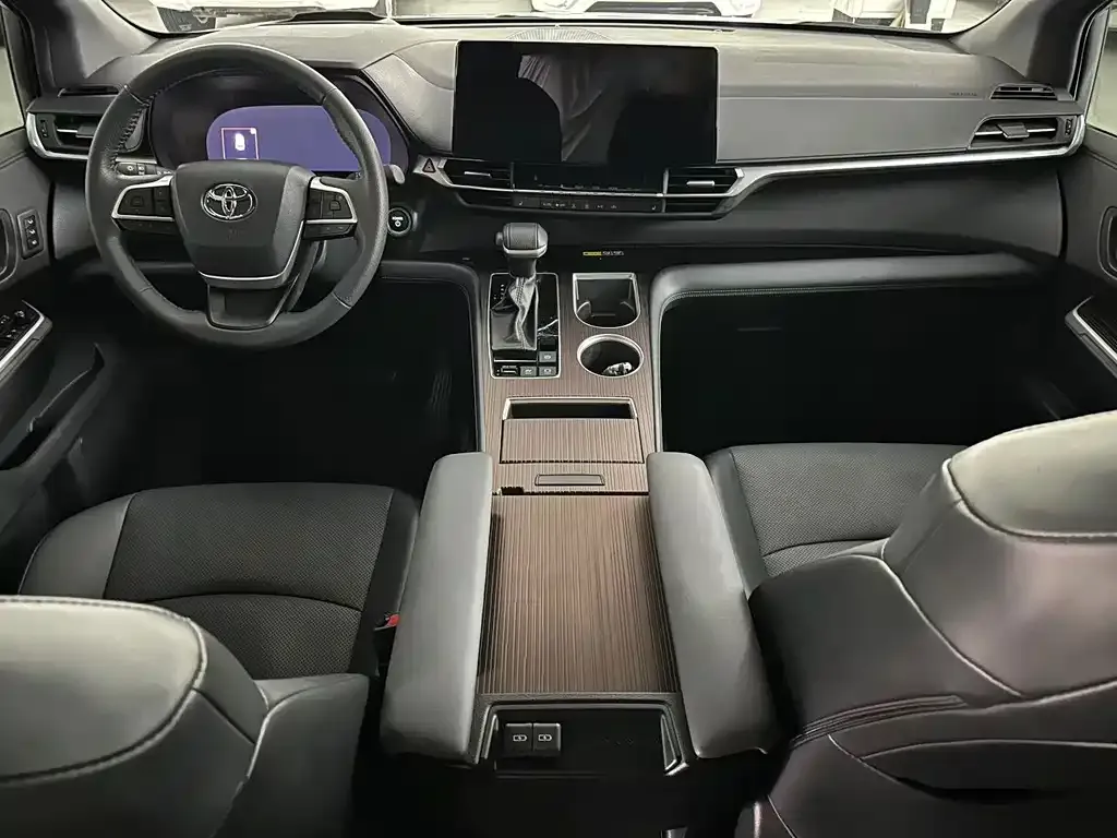 Toyota Granvia — фото 7