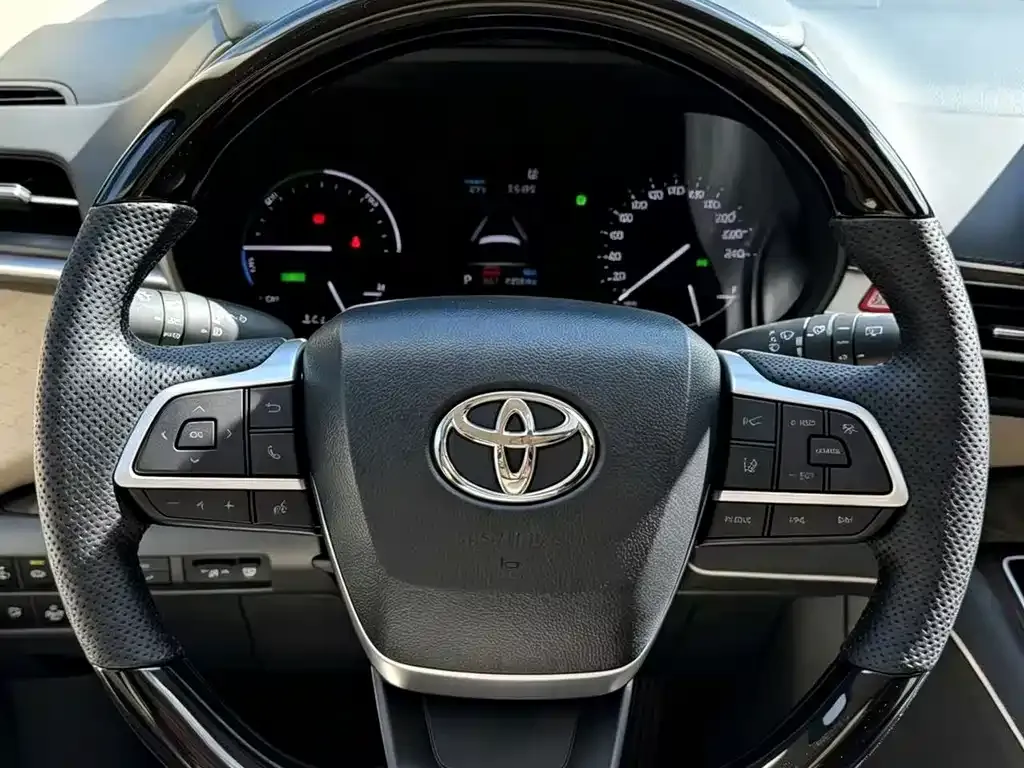 Toyota Sienna — фото 10
