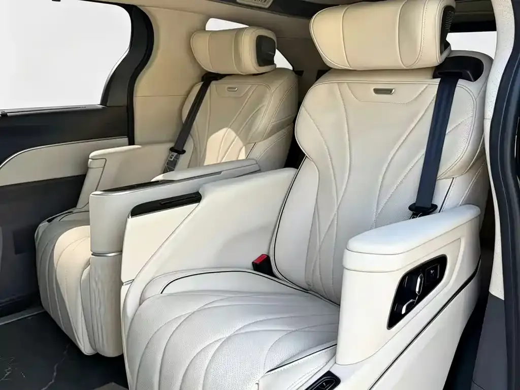 Toyota Sienna — фото 2