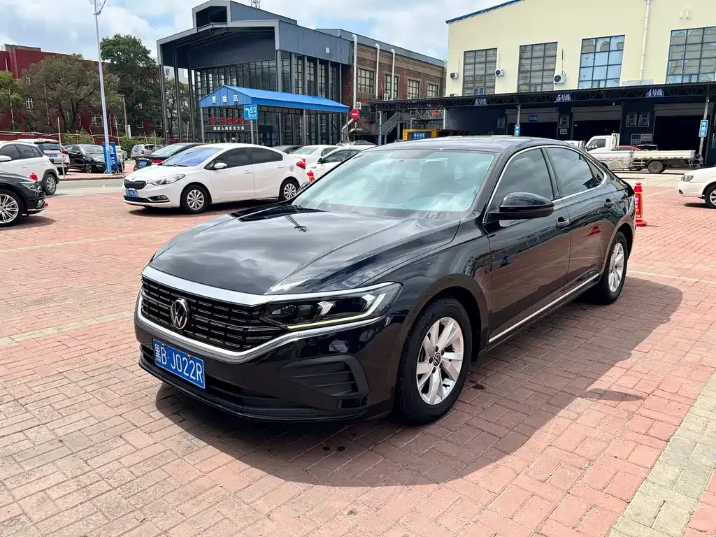 Volkswagen Passat — фото 1