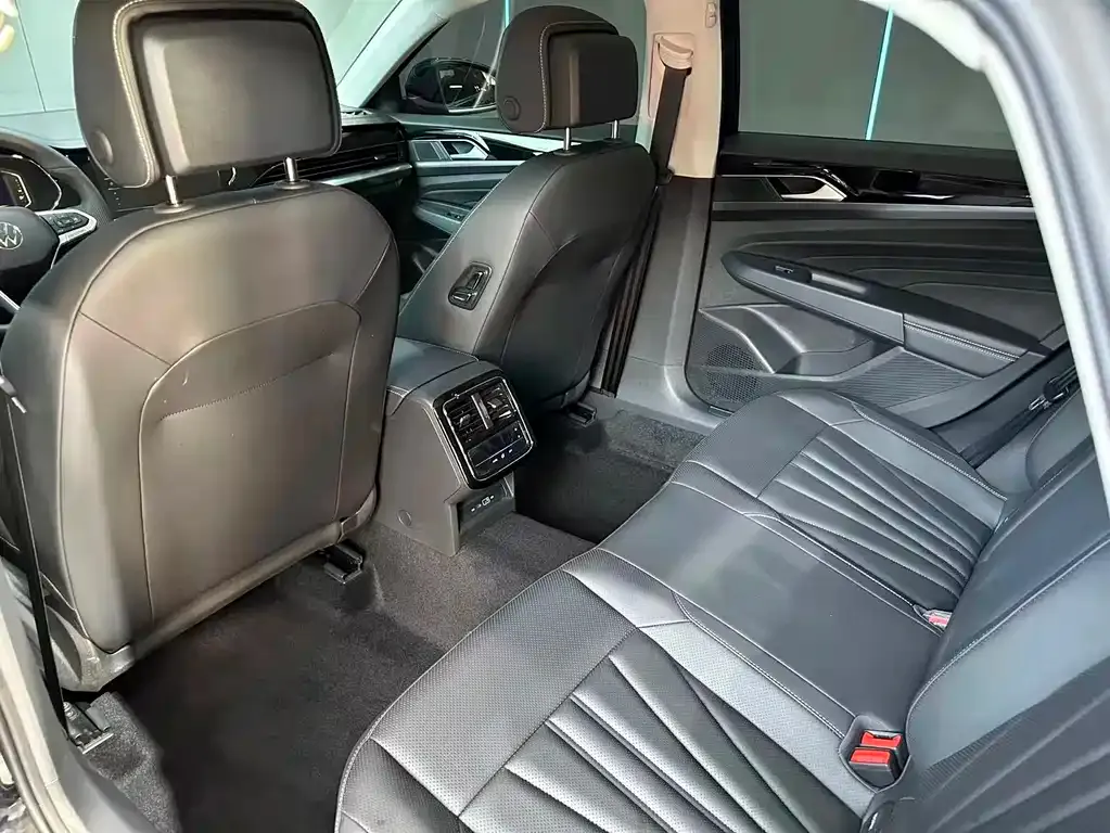 Volkswagen Passat — фото 10
