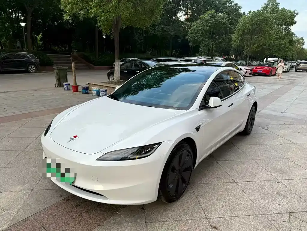 Tesla Model 3 — фото 1