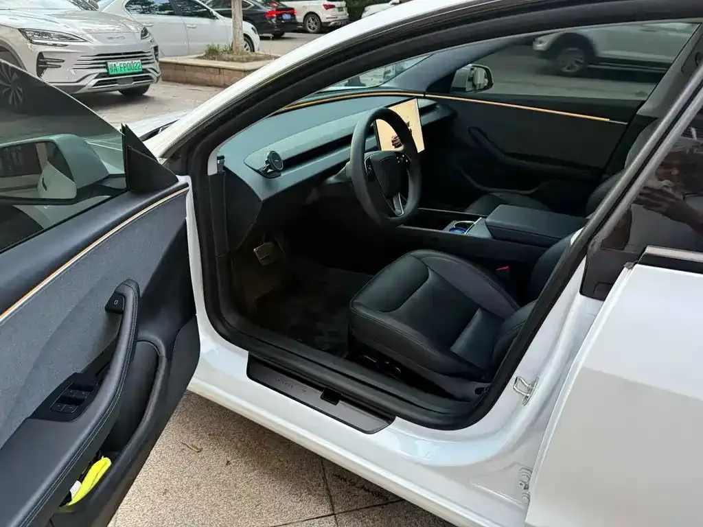 Tesla Model 3 — фото 3
