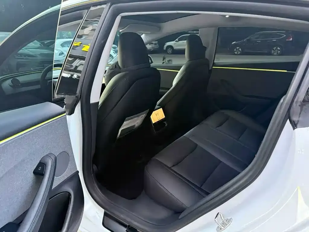 Tesla Model 3 — фото 2