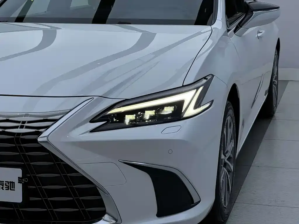 Lexus ES — фото 6