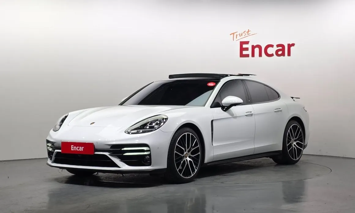 Porsche Panamera — фото 1