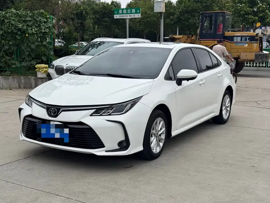 Toyota Corolla — фото 1