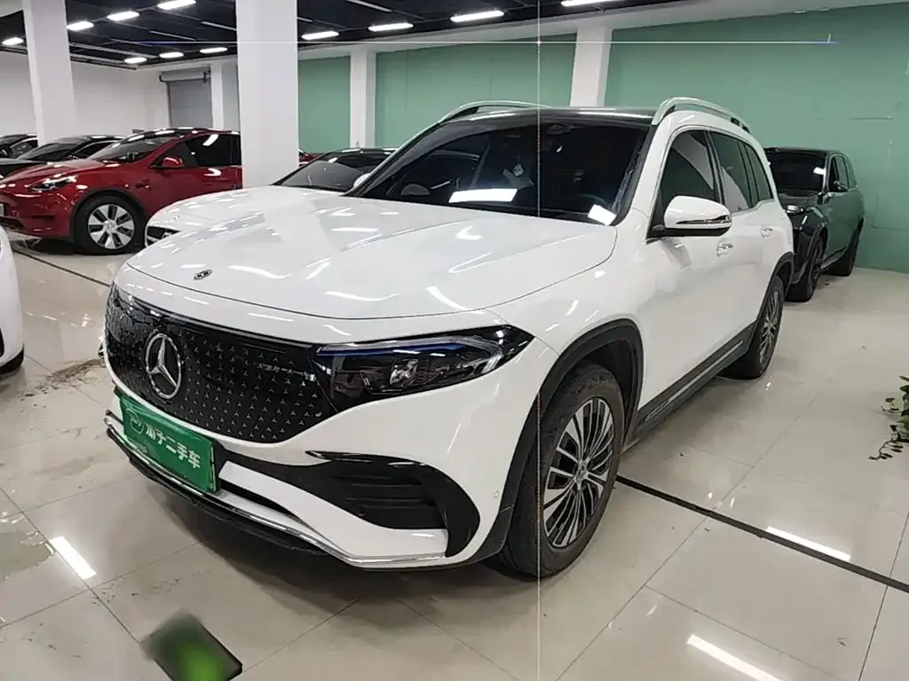 Mercedes-Benz EQB — фото 1
